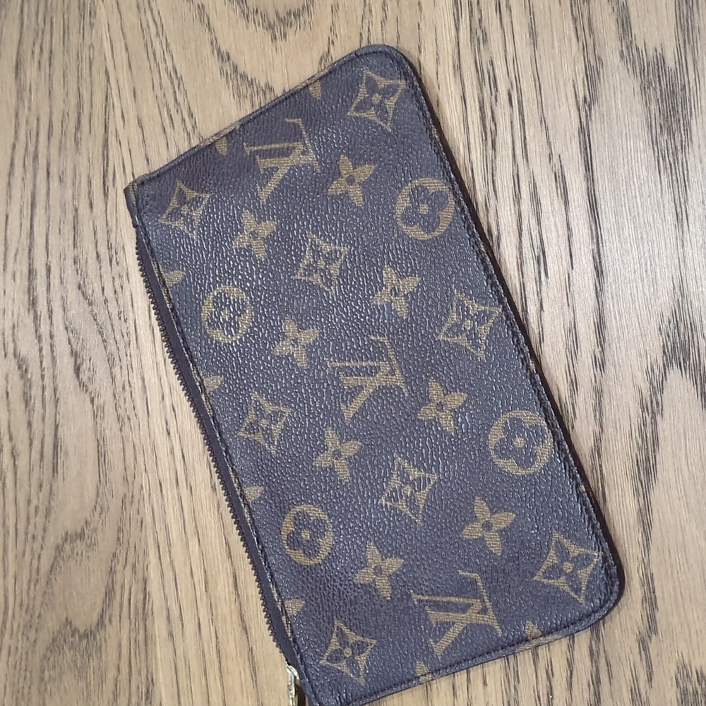 Generic Thin Clutch. No Brand. Used. - Picture 2 of 4